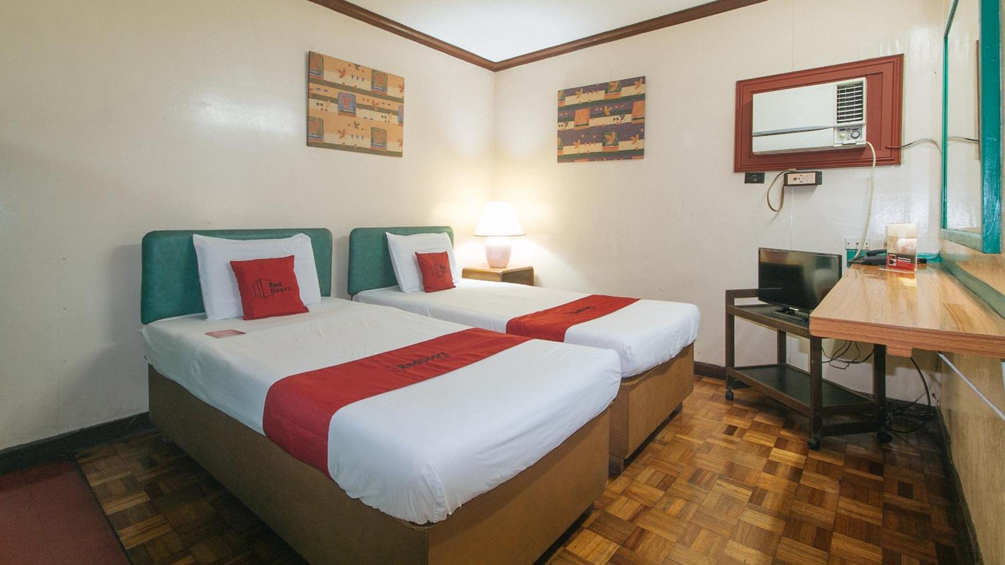 Reddoorz At Broadway Court Apartelle Кесон-Сити Экстерьер фото