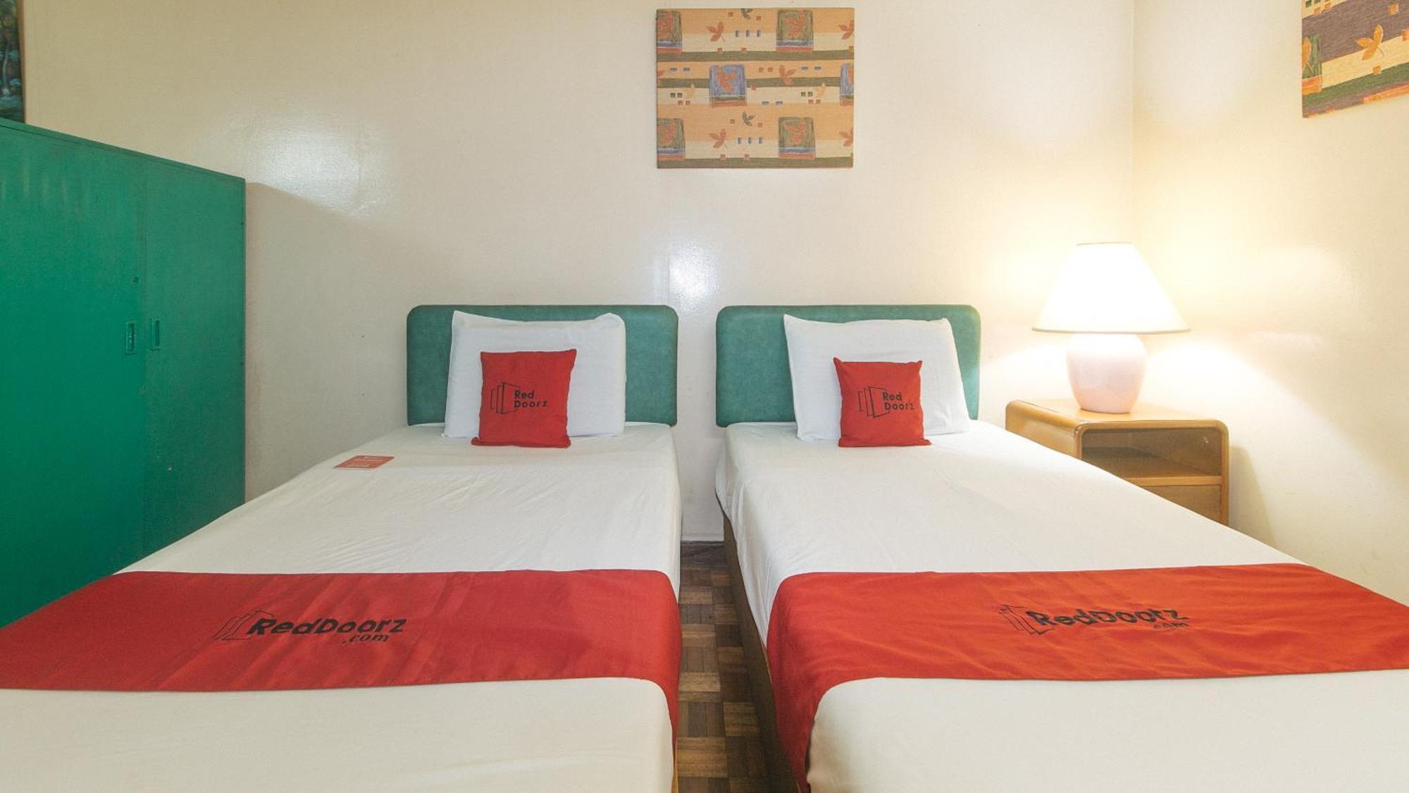 Reddoorz At Broadway Court Apartelle Кесон-Сити Экстерьер фото