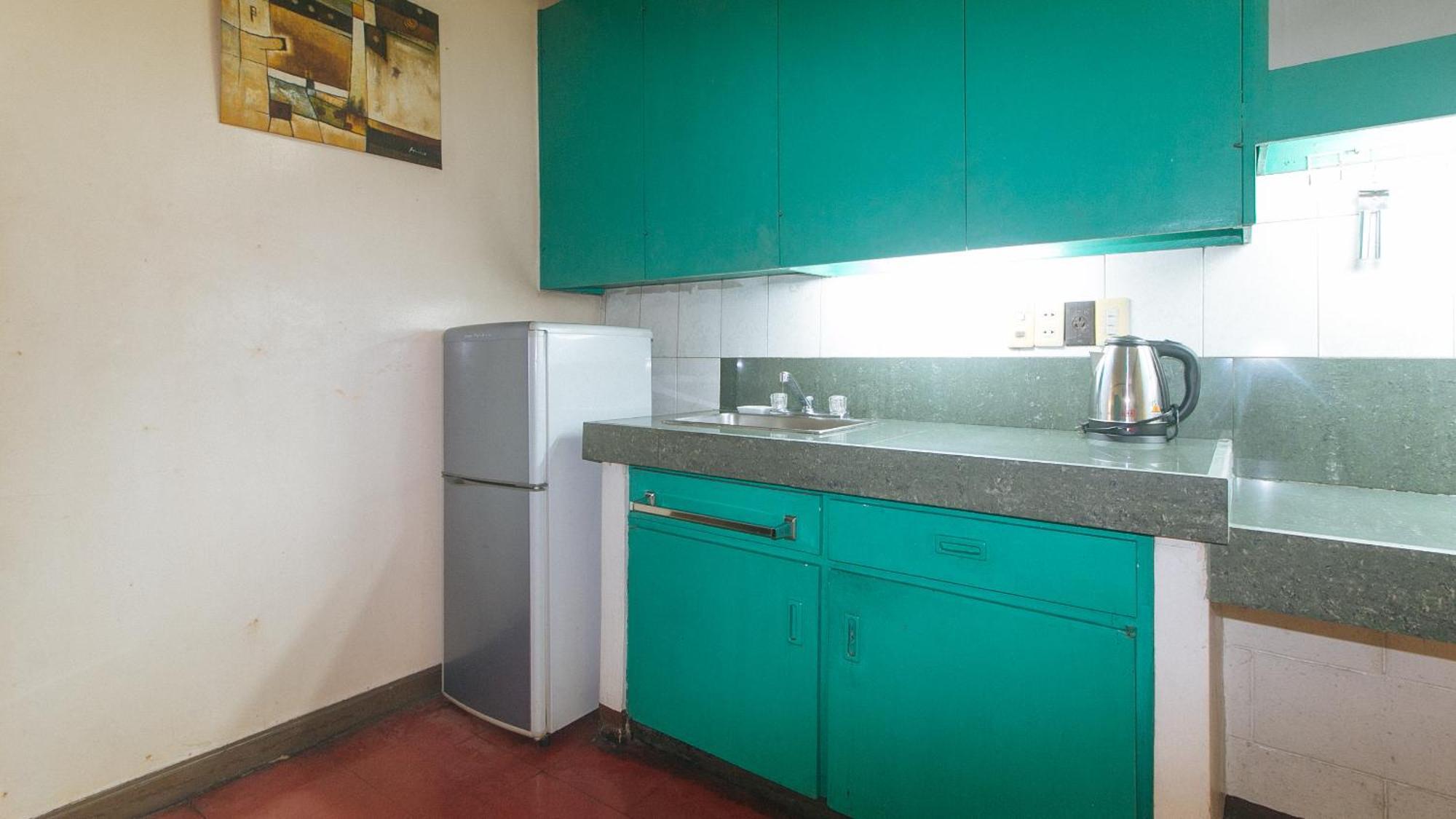 Reddoorz At Broadway Court Apartelle Кесон-Сити Экстерьер фото