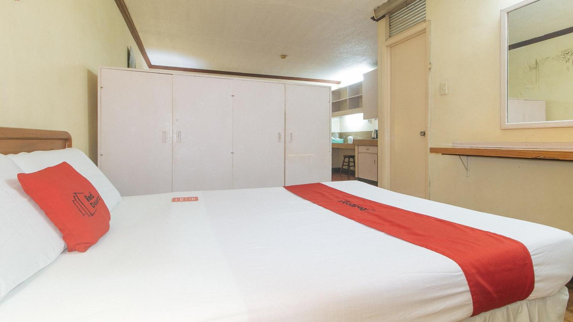 Reddoorz At Broadway Court Apartelle Кесон-Сити Экстерьер фото