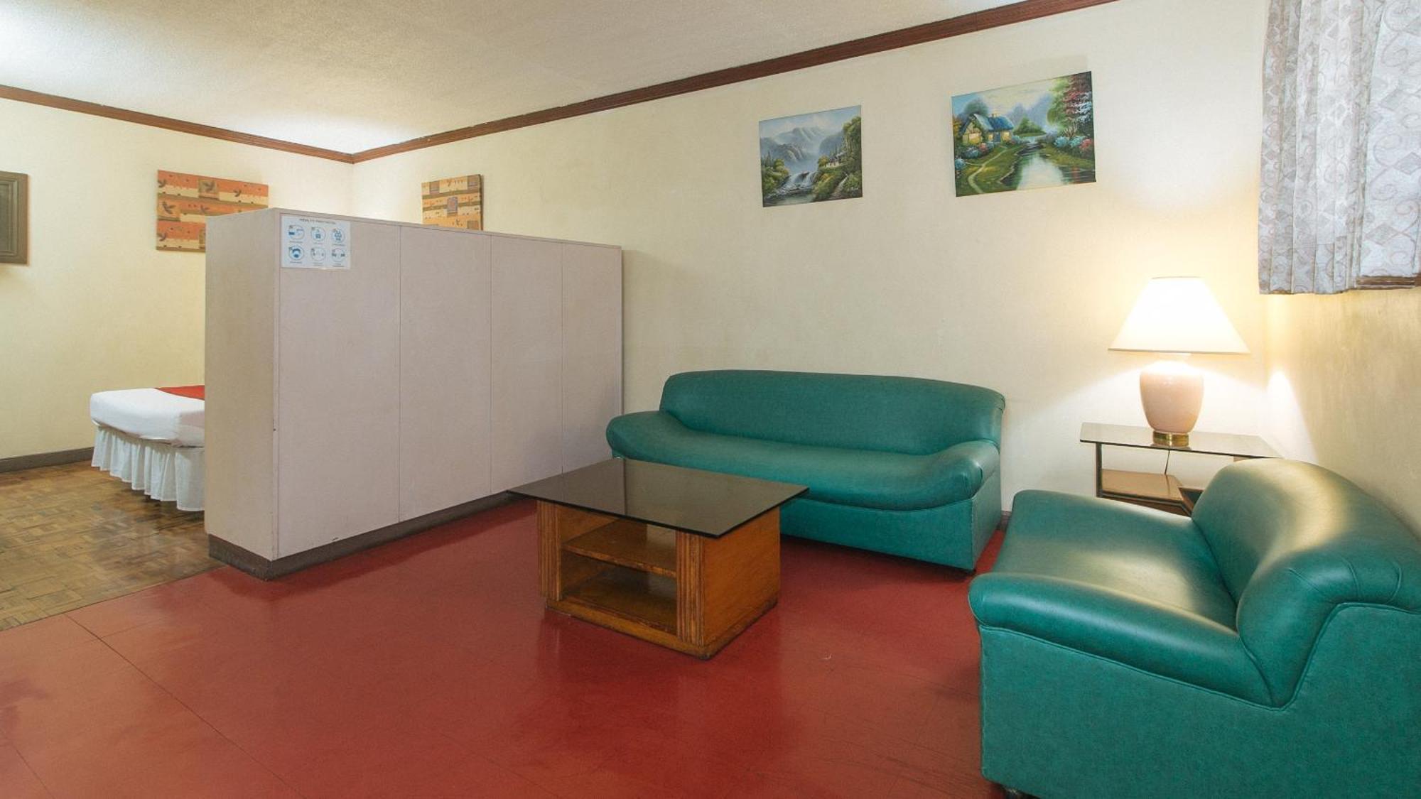 Reddoorz At Broadway Court Apartelle Кесон-Сити Экстерьер фото