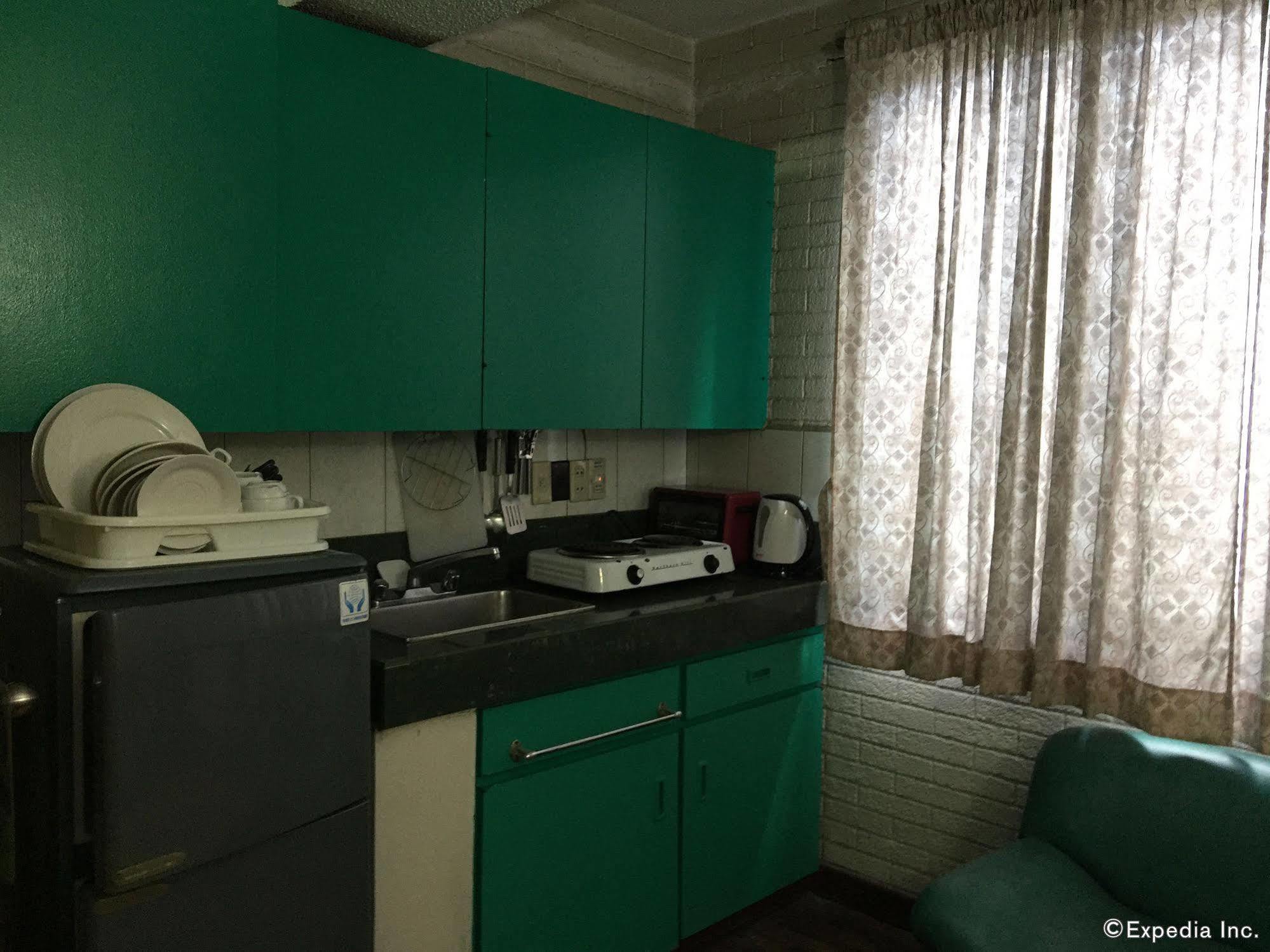 Reddoorz At Broadway Court Apartelle Кесон-Сити Экстерьер фото