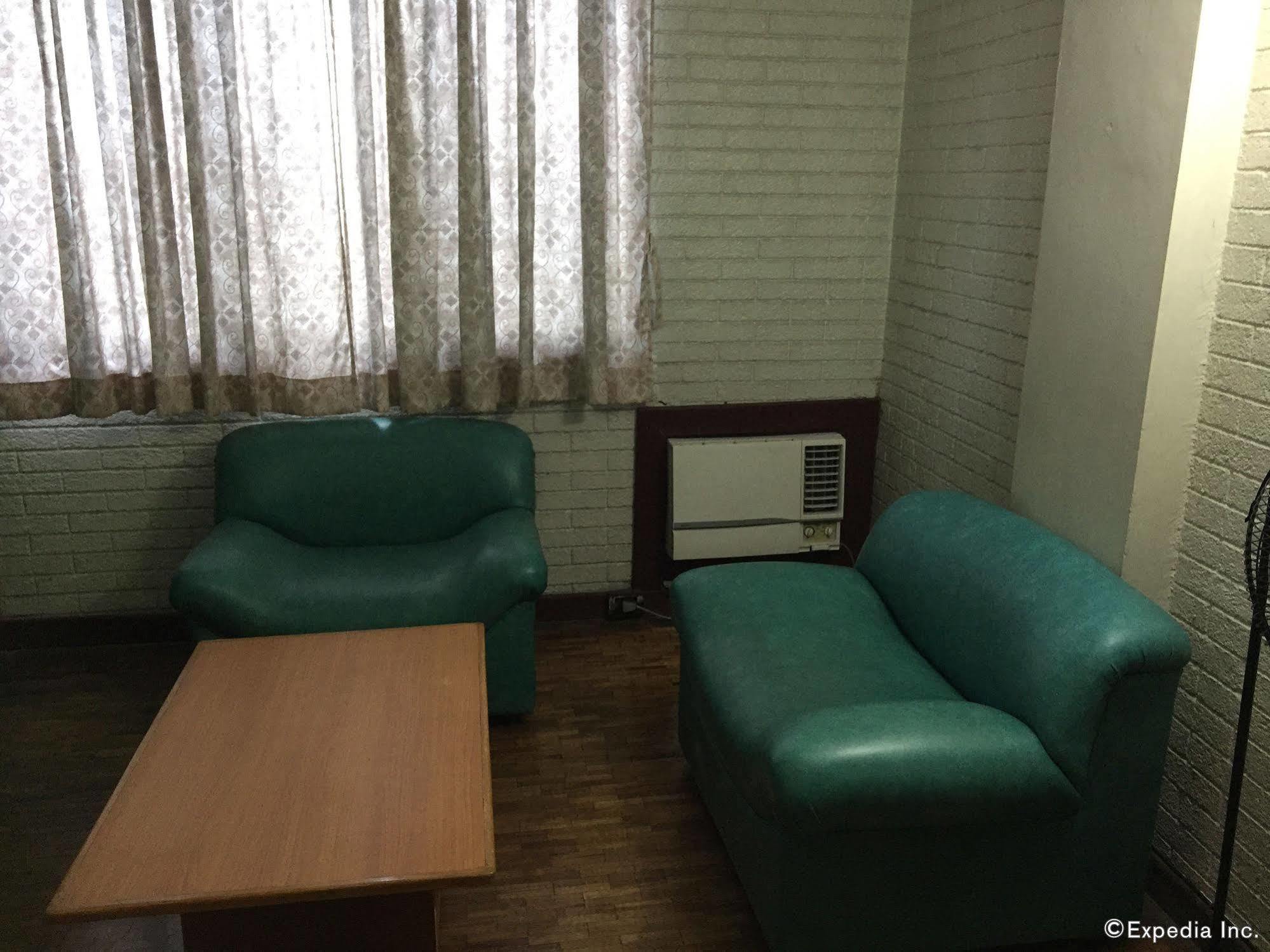 Reddoorz At Broadway Court Apartelle Кесон-Сити Экстерьер фото